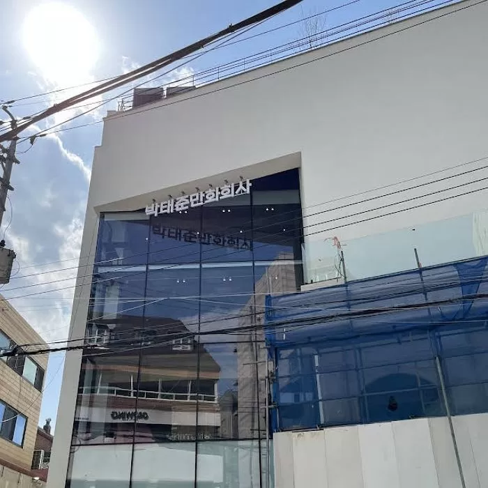 웹툰 순위 싹쓸이하더니 가로수길에 6층짜리 ‘신사옥’ 얻은 박태준 만화회사