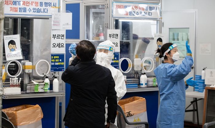 “누적 환자 1,300만명”...어제(30일) 코로나19 신규 확진자 32만 743명