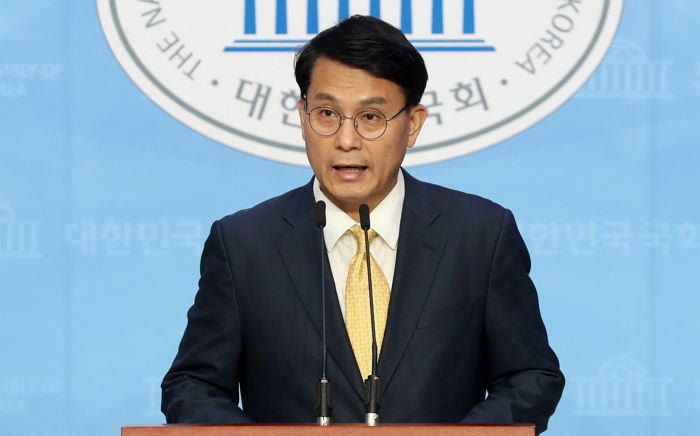 투자해놓은 주식 모두 ‘폭등’해 1년 만에 260억원 번 국회의원