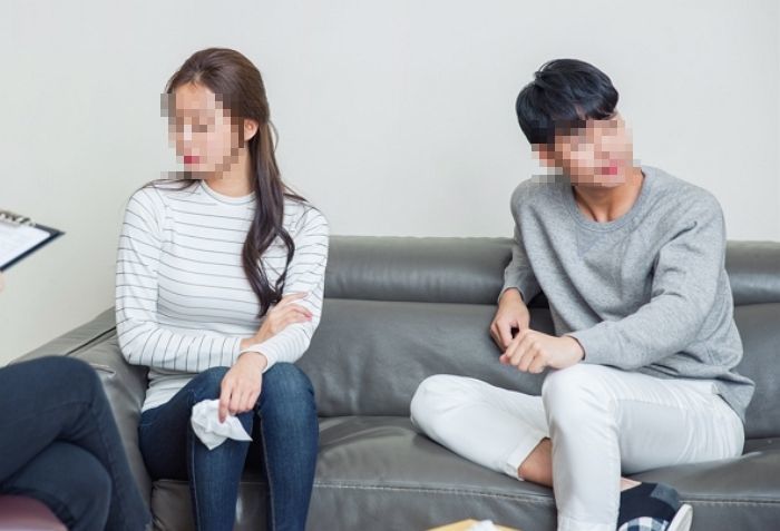 “여친이 교회 오빠에게 2시간씩 기타 배운다는데 허락해도 괜찮을까요?”