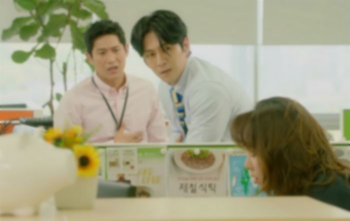 “회사 오자마자 탕비실 달려가 밥부터 먹는 여직원, 보기 안좋으면 꼰대인가요?”