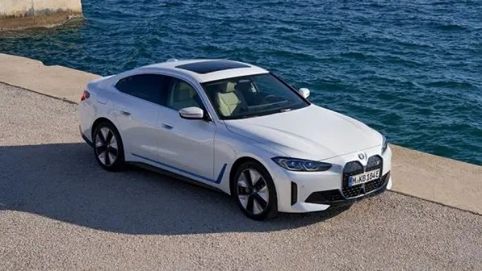 차값 6천만원대인데도 역대급 성능 자랑하는 ‘가성비甲’ 전기차 BMW ‘i4’