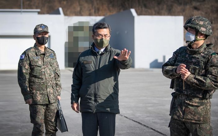 국방부 장관 “北 미사일 발사 징후 명확하면 정밀 타격” 공개 경고