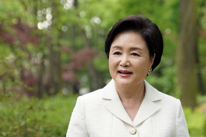 장인 예우 차원에서 ‘현금 결제’했다는 청와대 해명에 국세청이 난감해하는 이유