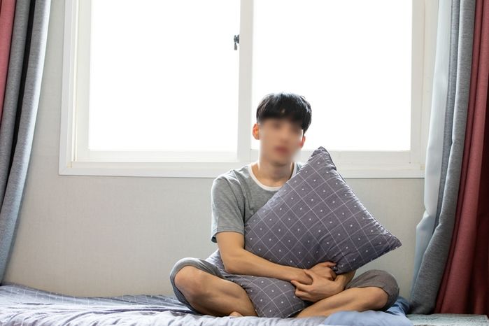 남사친 서울 올라올 때마다 자취방에서 재워주는 여자친구...“그럴 수 있지vs헤어진다”