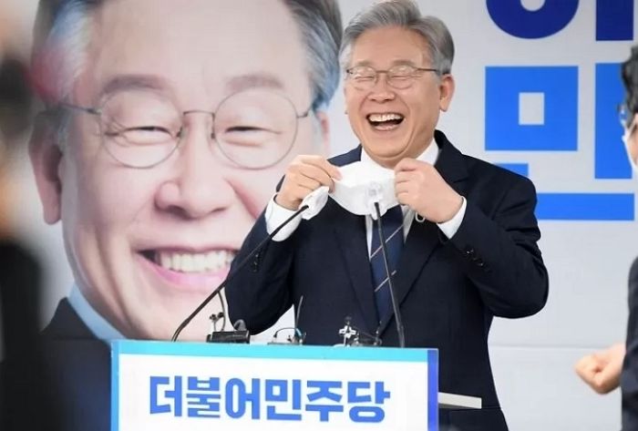 “거부할 수가 없잔아”...대선 패배 이후 ‘게시물’ 올리며 팬카페 관리하는 이재명 근황