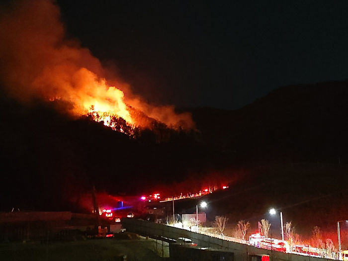 ‘남한산성’ 자락서 큰 화재 발생...소방당국 50명 투입해 진화 중