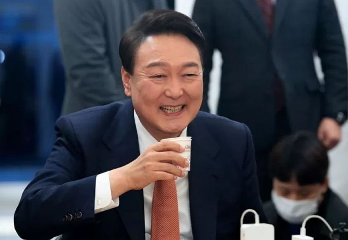 윤석열 인수위, 병사들 일과 중 ‘휴대전화 사용’ 허용하는 방안 논의