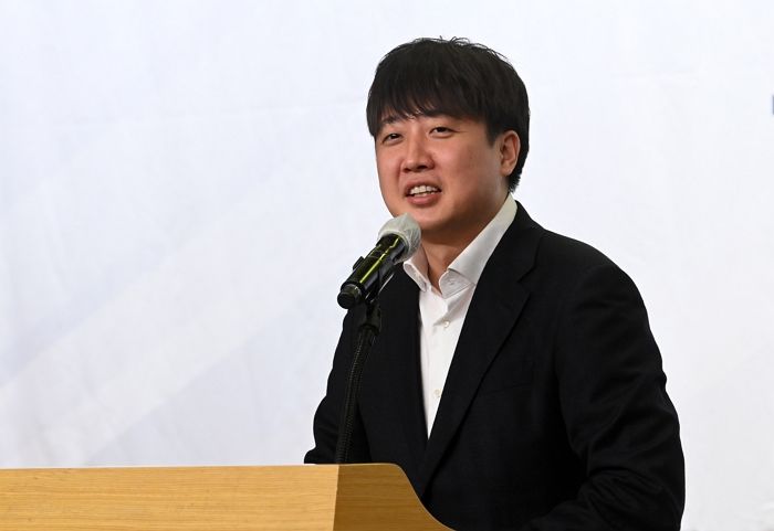 고민정 “이준석, 내 SNS 이제 그만 좀 봐라”