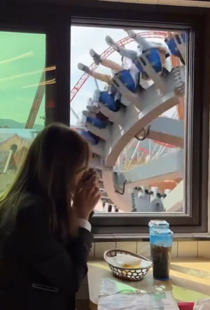 “햄버거 먹다 심장 터질 뻔”...부산 롯데월드 앞에 있는 ‘놀이기구 뷰’ 롯데리아 (고객 시점 영상)