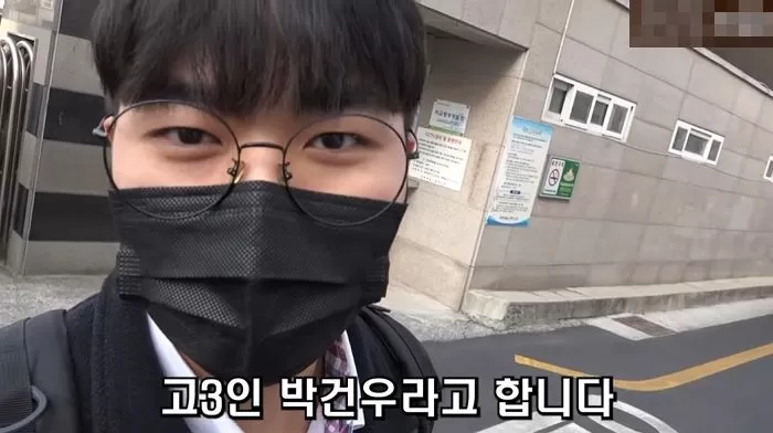 주말도 안 쉬고 알바해 모은 2500만원으로 찜닭집 차린 고3 사장님