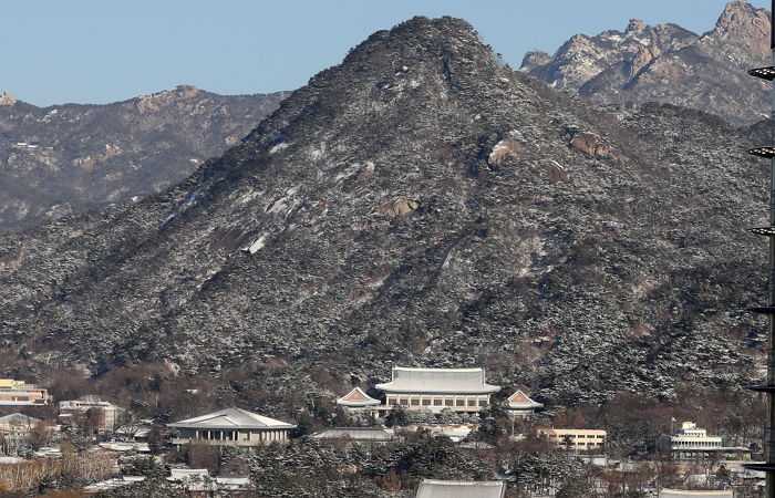 임기 한달 남기고 북악산 개방...‘윤석열 당선인 때문이냐’는 질문에 청와대가 한 답변