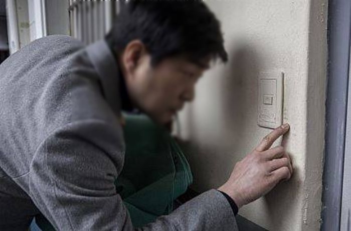 당신이 사는 아파트 현관에 숫자 ‘5759’가 적혀 있다면 경찰에 신고해야 하는 이유