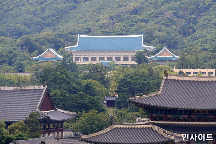청와대 “법 어기더라도 특활비 공개 의견 우세...그만큼 자신 있다”