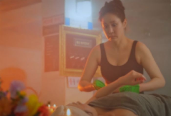 상견례날 처음 만난 남친 엄마가 매주 제 알몸을 보고 때 밀어주던 목욕탕 ‘때밀이 아주머니’였습니다