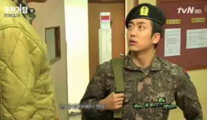 자대 전입 오자마자 생활관서 다리 꼬고 책 읽은 이등병에게 말년 병장이 한 말