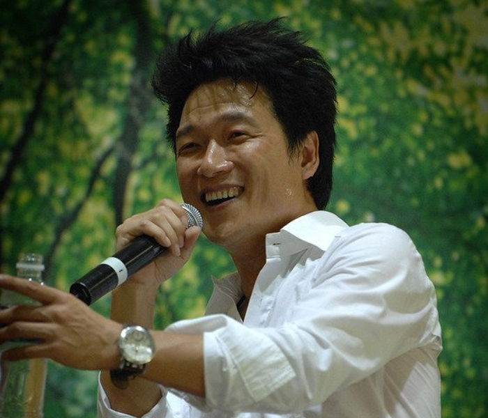 김건희 조롱해 尹 분노케 했던 안치환이 낸 신곡 “유아 낫 얼론”