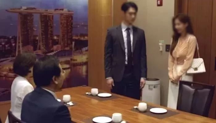 “남동생의 예비신부가 10대 때 낳은 아기 입양 보냈다는데 부모님께 알려야 할까요?”
