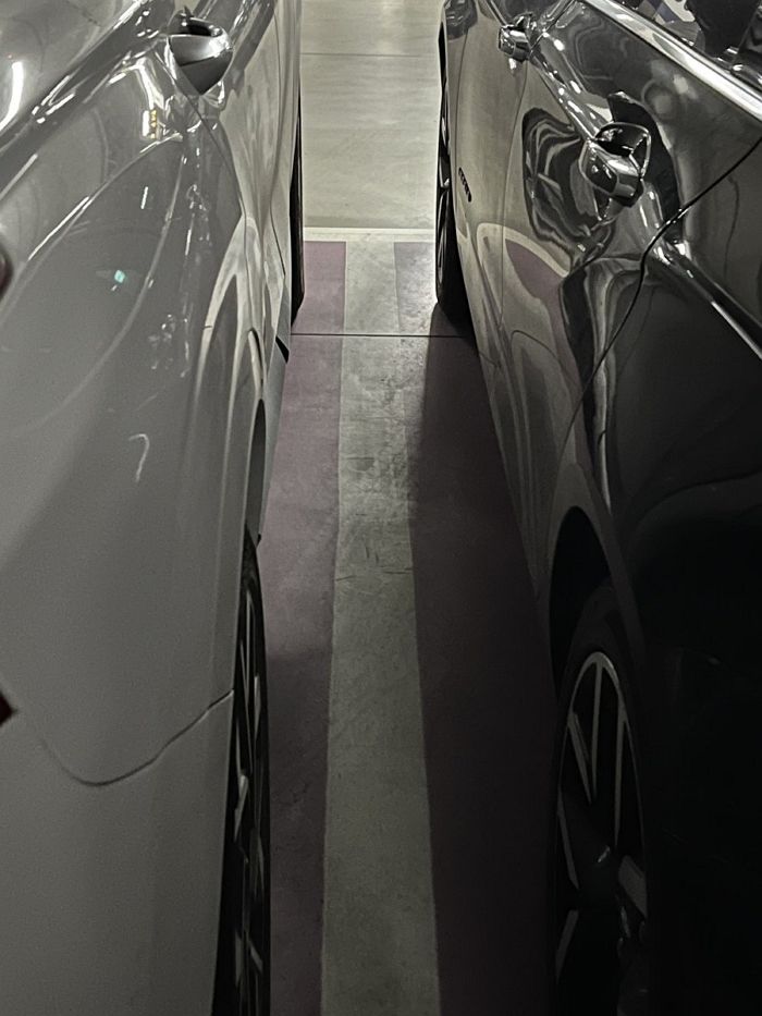 주차 똑바로 해놨는데 운전석에 못타겠다며 밤 12시에 전화해서 차 빼달라는 여성 운전자