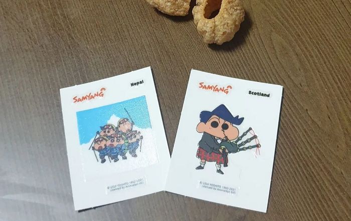 줄 안서도 살 수 있어 포켓몬 대신 인기 폭발하고 있는 ‘짱구 띠부띠부씰’