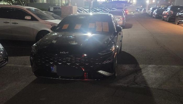 무개념 주차하고 연락처도 없이 사라진 기아 K8 응징한 아파트 경비원