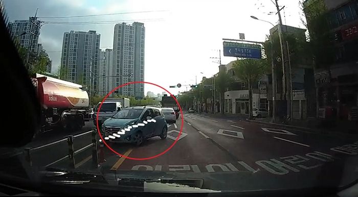 어린이보호구역에서 역주행해 유턴구역에 들이닥친 마티즈 빌런