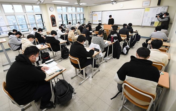 같은 반 친구 코로나 확진돼도 증상 없으면 검사 안 받아도 된다