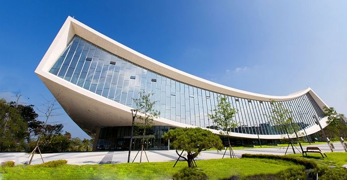 1000억 들여 완공했는데 안전진단 ‘D 등급’ 받아 8개월째 휴관 중인 세종시 국립도서관