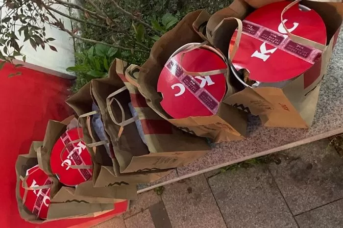 밤늦게 배달 뛰어 번 돈으로 보육원 아이들에게 ‘치킨 220조각’ 선물한 라이더