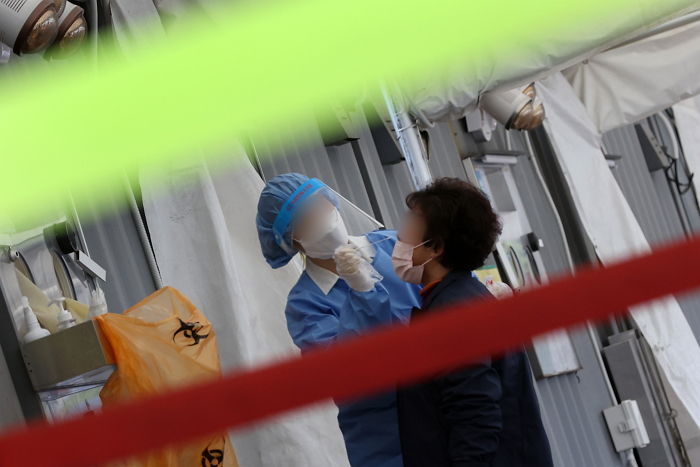 사흘 연속 10만명 이상...어제(13일) 코로나19 신규 확진자 14만 8443명