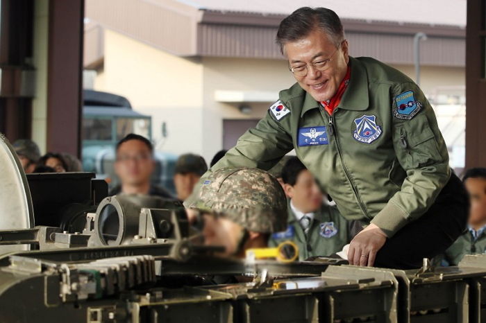 탁현민 “문 대통령 군부심은 정말 대단...누가 뭐래도 ‘밀덕’”