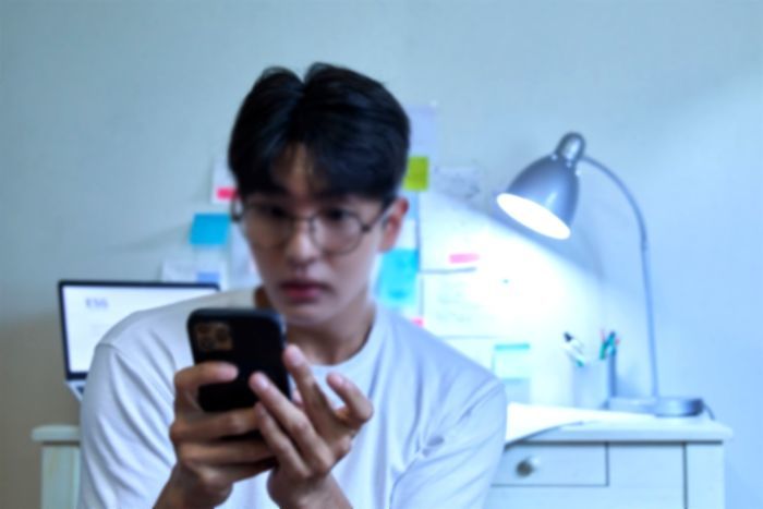 “여친 사귀니까 3년 동안 간만 보던 ‘썸녀’가 3개월 1번씩 몰래 데이트 해달랍니다”