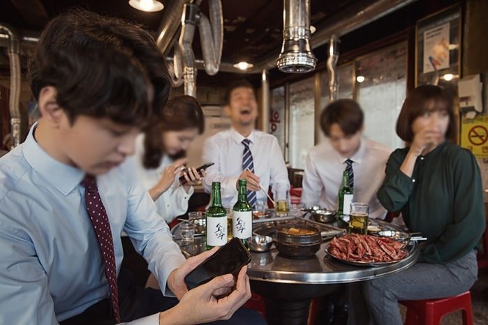 거리두기 끝난 오늘(18일) 직원들 출근하자 밀렸던 ‘회식 일정’ 잡는 부장님들