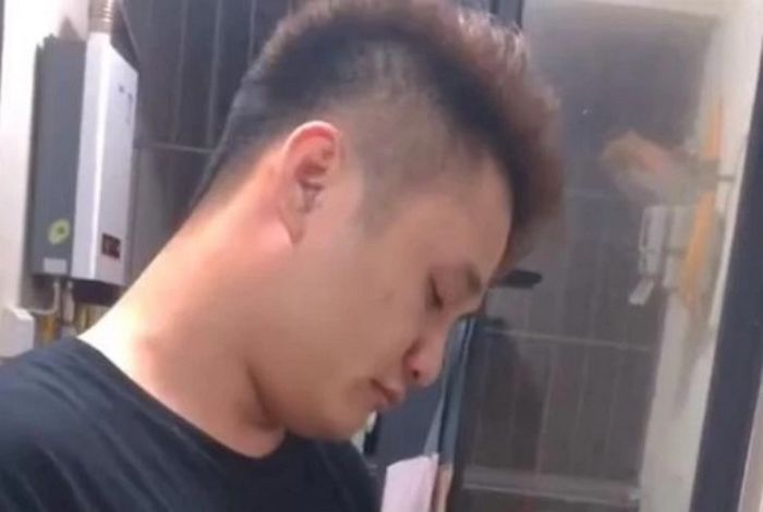밤새 술 마시다 ‘새벽 6시’에 들어와 구토하면서도 아내 위해 ‘아침밥’ 만들어준 남편