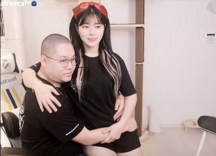 연애 100일 맞아 여친 뚜밥이 감스트에게 준 ‘세가지 선물’