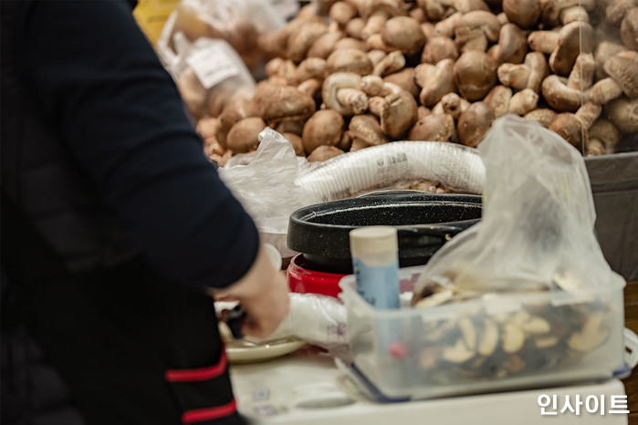 코로나로 사라졌던 대형마트 시식 코너, 600일만에 다시 열린다