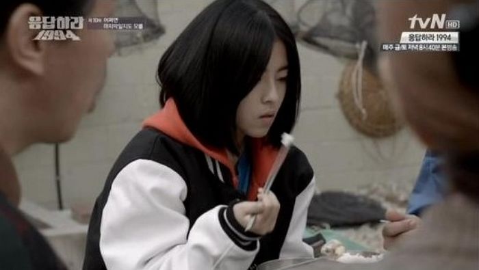 식당 가면 밥 깨작거리며 한시간씩 먹는 여친 때문에 이별 고민하는 남성