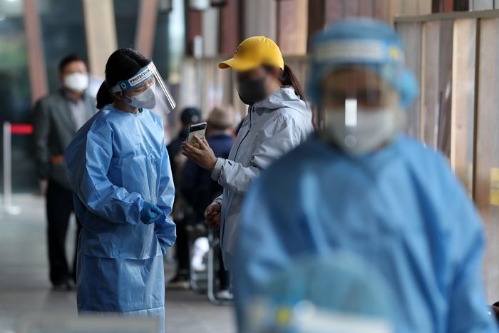 어제(19일) 국내 코로나19 확진자 11만 1,319명 발생