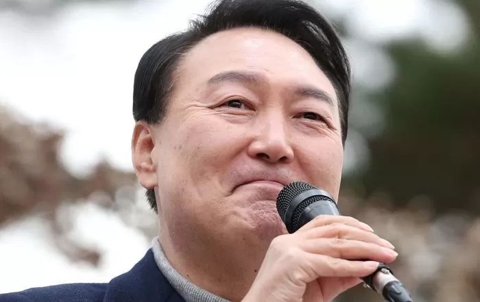 퇴임하는 문 대통령 다큐 방영되자 취임하는 윤 당선인 위해 ‘윤석열 다큐’ 준비한 인수위