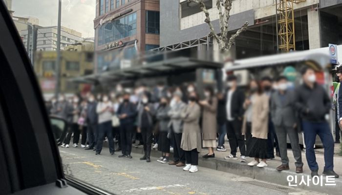 서울 지하철 4호선 단전 사고로 운행 중단...상행 열차 13개 지연