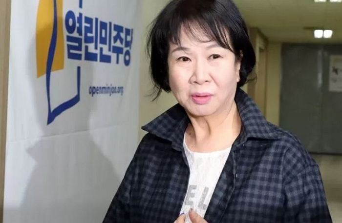 손혜원이 눈물난다며 공개한 ‘개딸’ 편지...“우린 이재명의 사냥개딸, 개같이 물어뜯을 것”