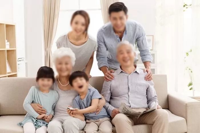 친누나가 오피녀인 걸 알게 된 남동생...“엄마한테 말한다 vs 평생 비밀로 간직”