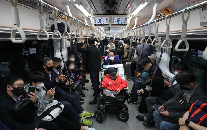 5월 2일까지 시위 예고한 전장연...시민들이 ‘다음주 화요일’ 출근길을 걱정하는 이유