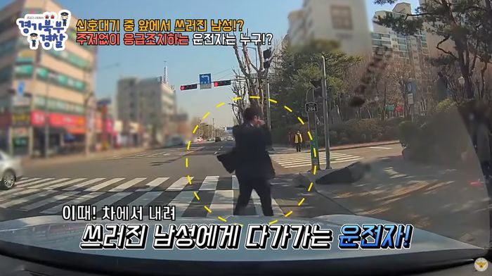 길거리서 쓰러진 시민 보자마자 달려가 ‘심폐소생술’ 해 살려낸 경찰 (영상)