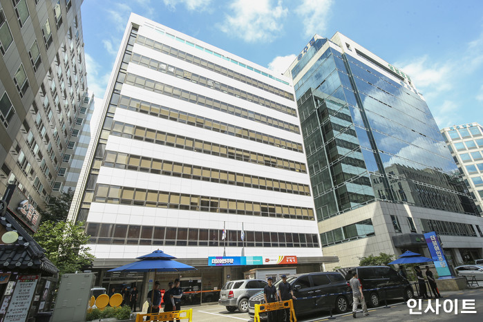 민주당 당사 앞 중년 남성 ‘분신’ 시도...국민의힘 중앙당사서는 구청장 예비후보 ‘수면제 다량 복용’