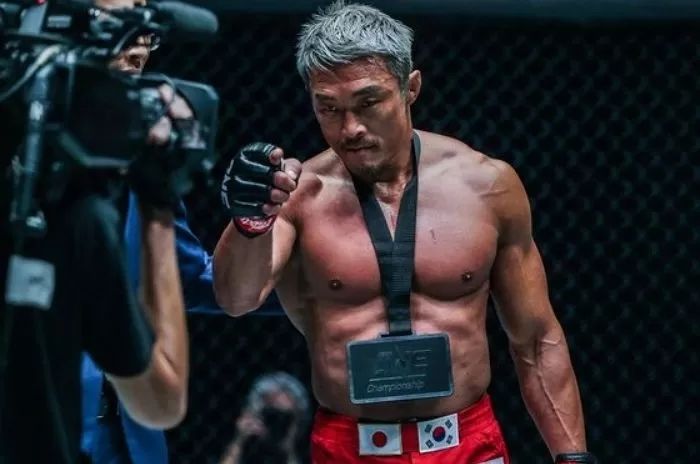 사업 실패해 목숨 끊으려던 남성이 47살 추성훈의 TKO승 보고 용기내 보낸 DM