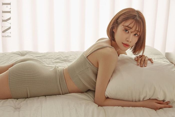 AOA 탈퇴하고 ‘요가쌤’ 되더니 과감한 노출 패션 선보인 유나