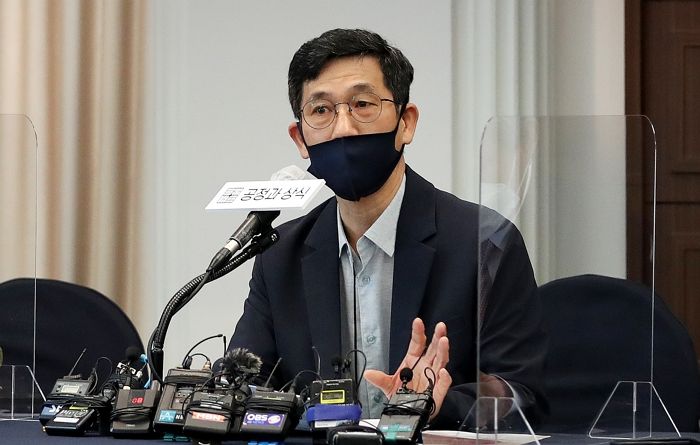 “윤석열, 총장 임기 안 지켰다” 디스한 文에 진중권이 뼈 때리며 한 말