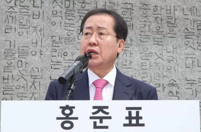 홍준표, 진보정권이 한국 더 잘 지켰단 文에 “노예적 평화”