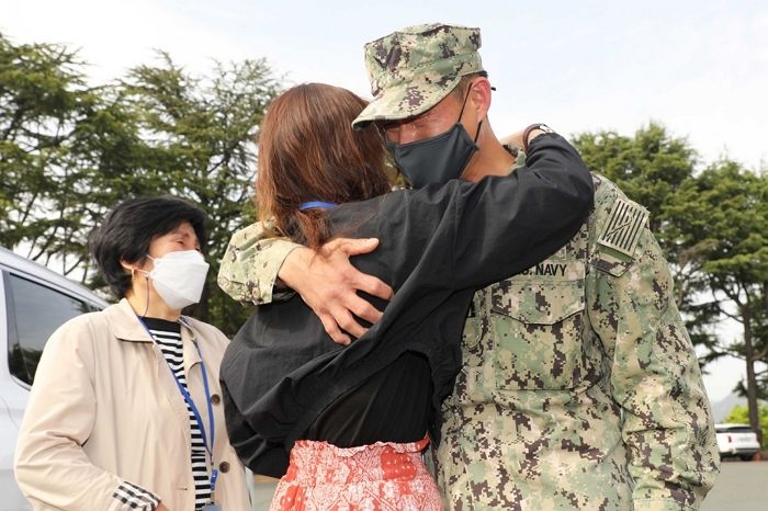 한미연합훈련 참가한 입양 한국계 미군, 17년 만에 헤어진 동생과 극적 상봉